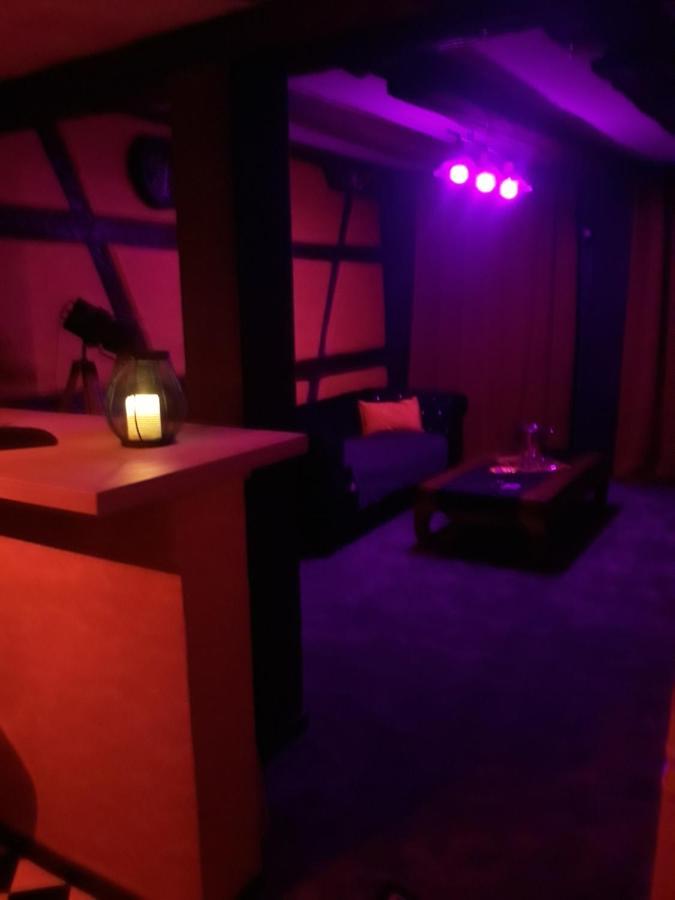 Love Room Le Rouge Et Noir Barr Eksteriør billede
