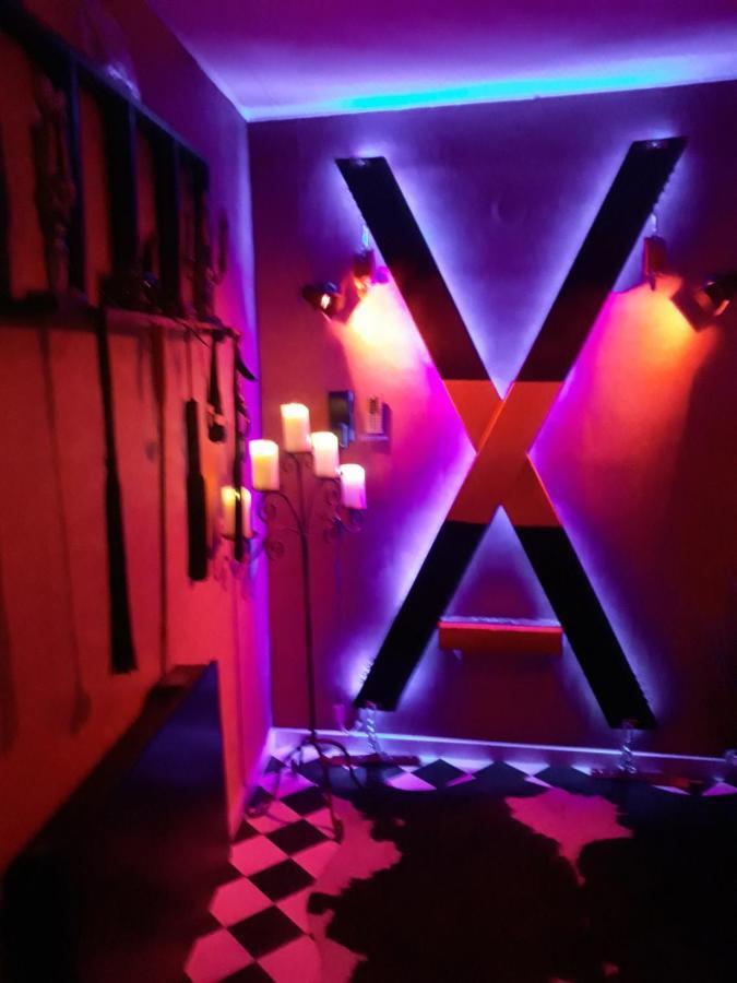 Love Room Le Rouge Et Noir Barr Eksteriør billede