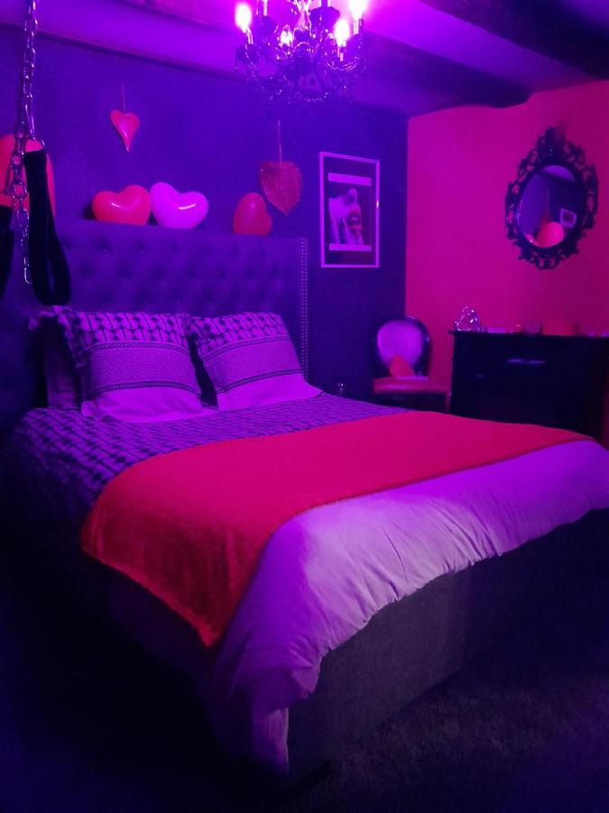 Love Room Le Rouge Et Noir Barr Eksteriør billede