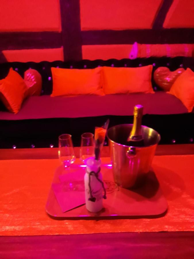 Love Room Le Rouge Et Noir Barr Eksteriør billede