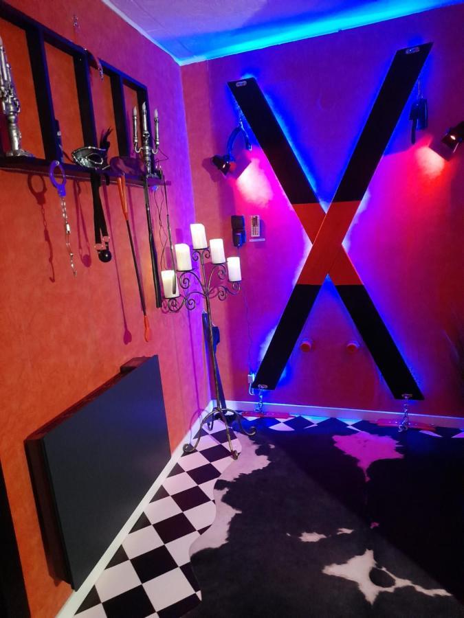 Love Room Le Rouge Et Noir Barr Eksteriør billede