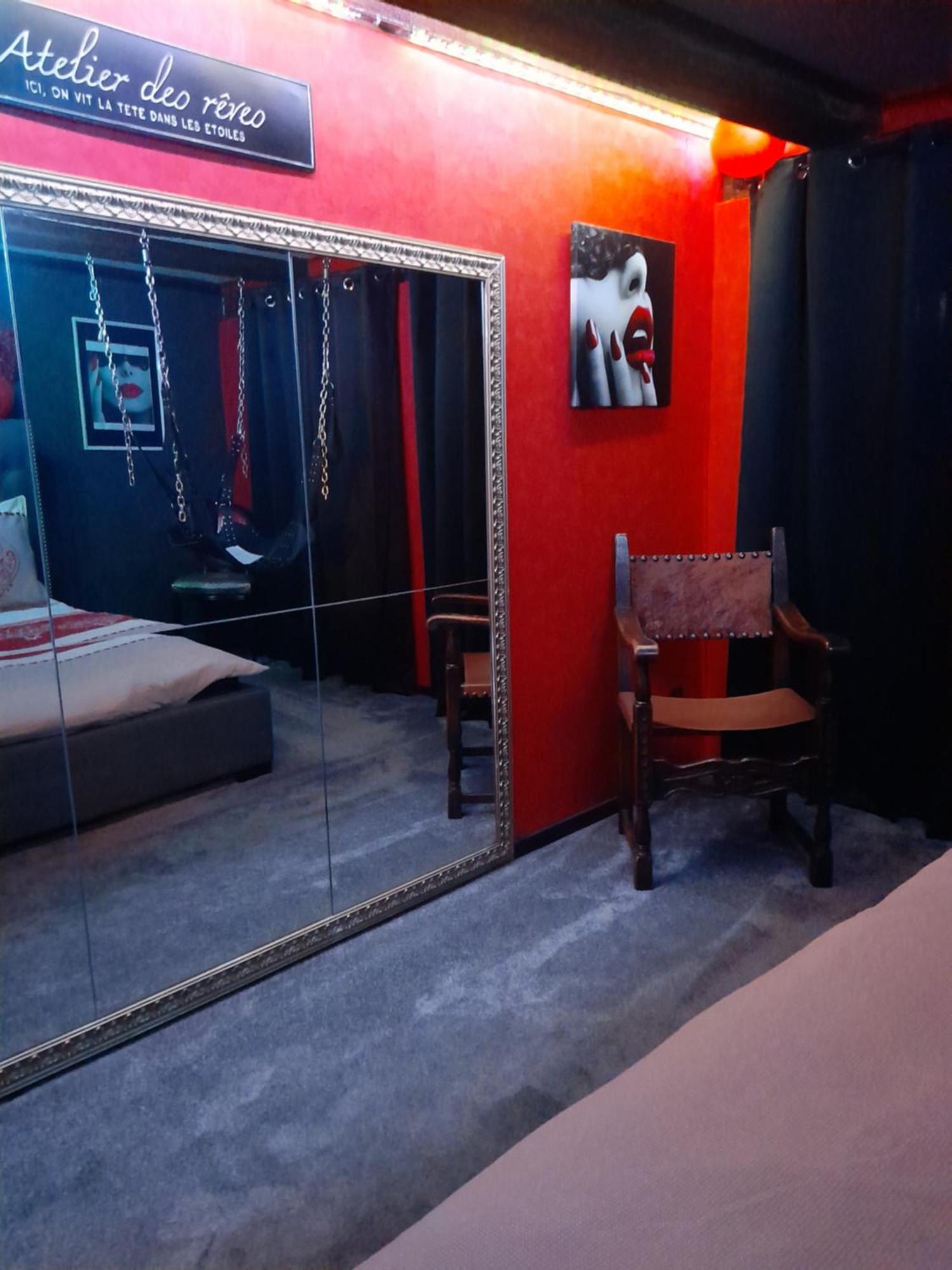 Love Room Le Rouge Et Noir Barr Eksteriør billede