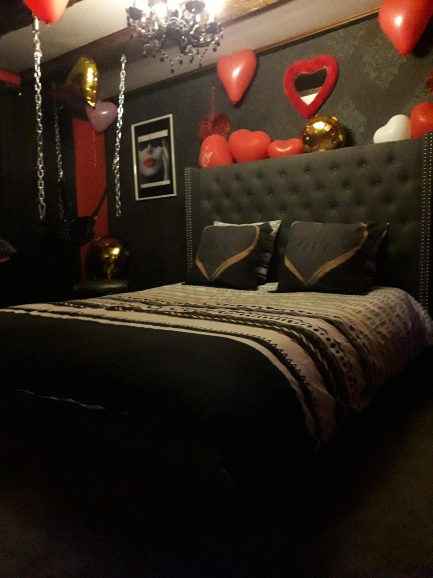 Love Room Le Rouge Et Noir Barr Eksteriør billede