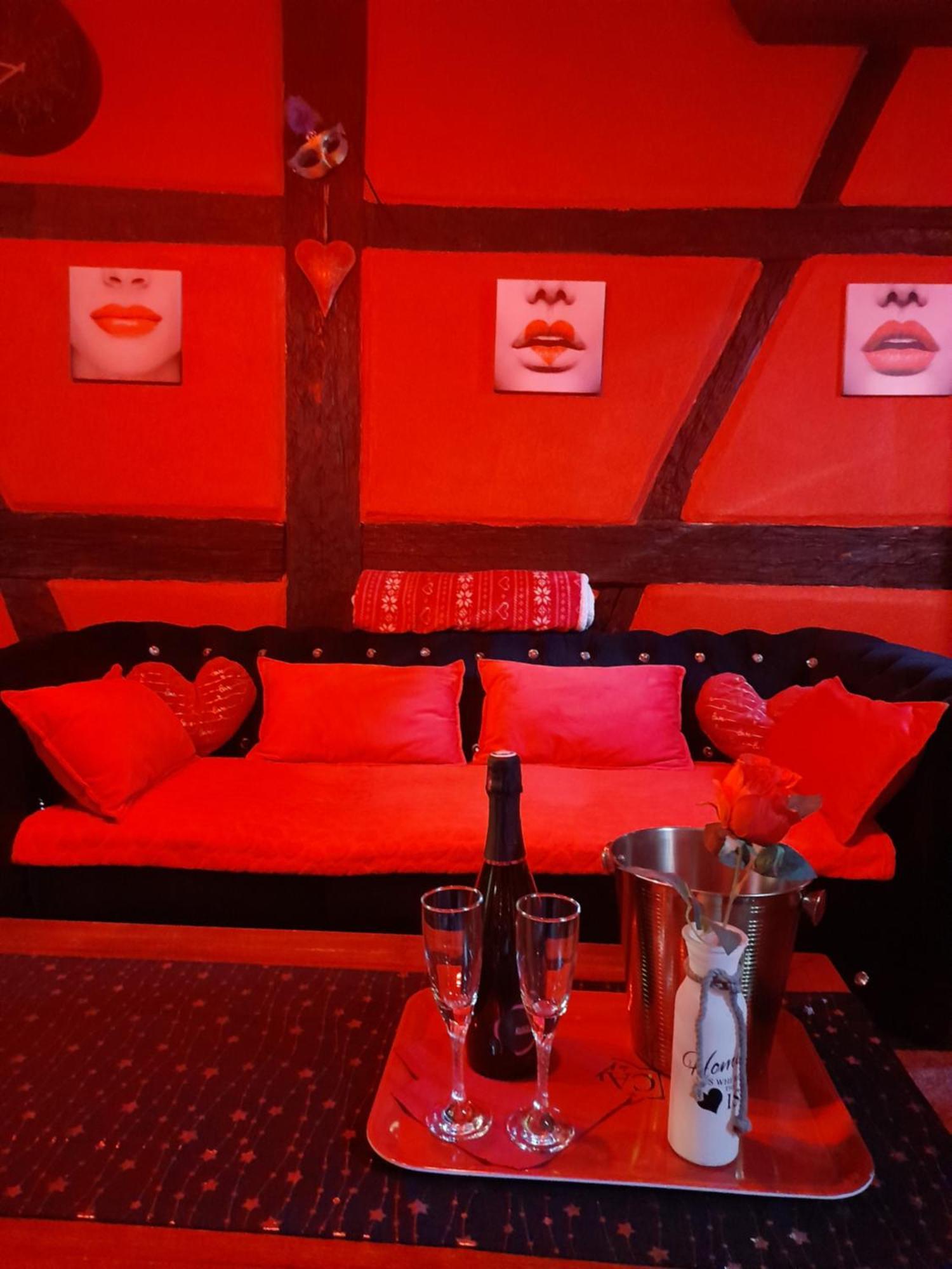 Love Room Le Rouge Et Noir Barr Eksteriør billede