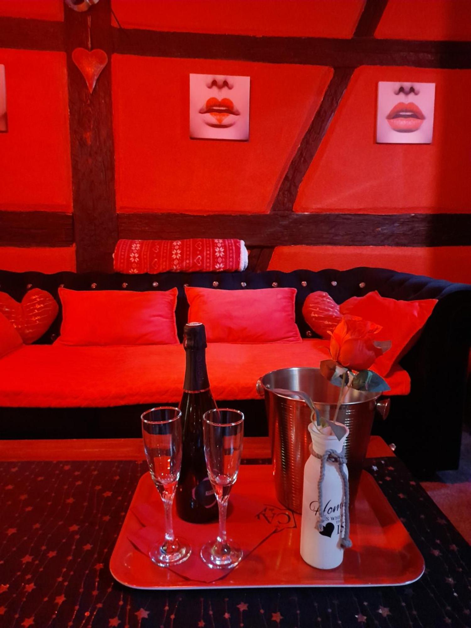 Love Room Le Rouge Et Noir Barr Eksteriør billede