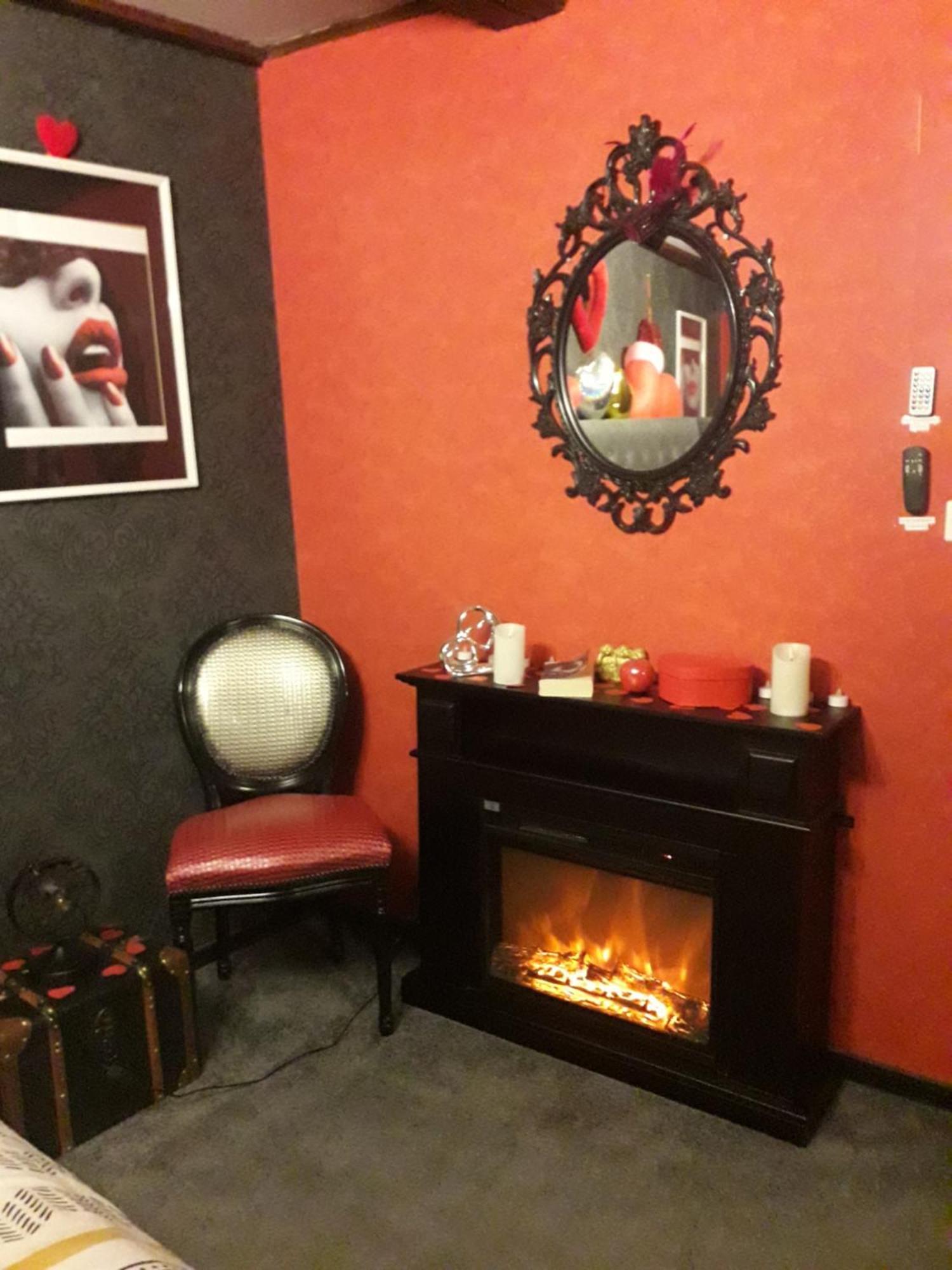 Love Room Le Rouge Et Noir Barr Eksteriør billede